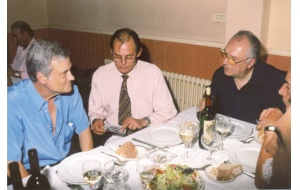 42 - En el restaurante Oasis - 2001